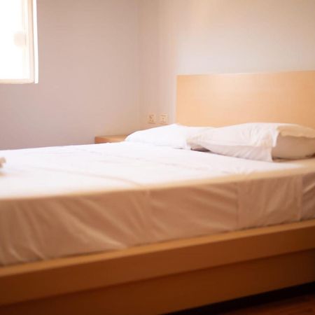 דירות בראט Apartament Egzoni City Center מראה חיצוני תמונה