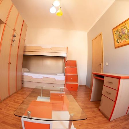 דירות בראט Apartament Egzoni City Center מראה חיצוני תמונה