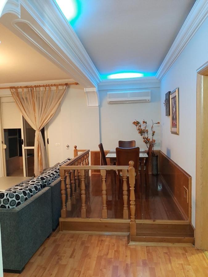דירות בראט Apartament Egzoni City Center מראה חיצוני תמונה