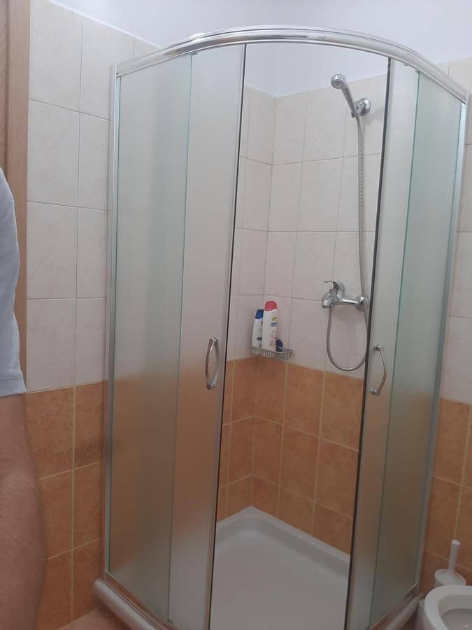דירות בראט Apartament Egzoni City Center מראה חיצוני תמונה