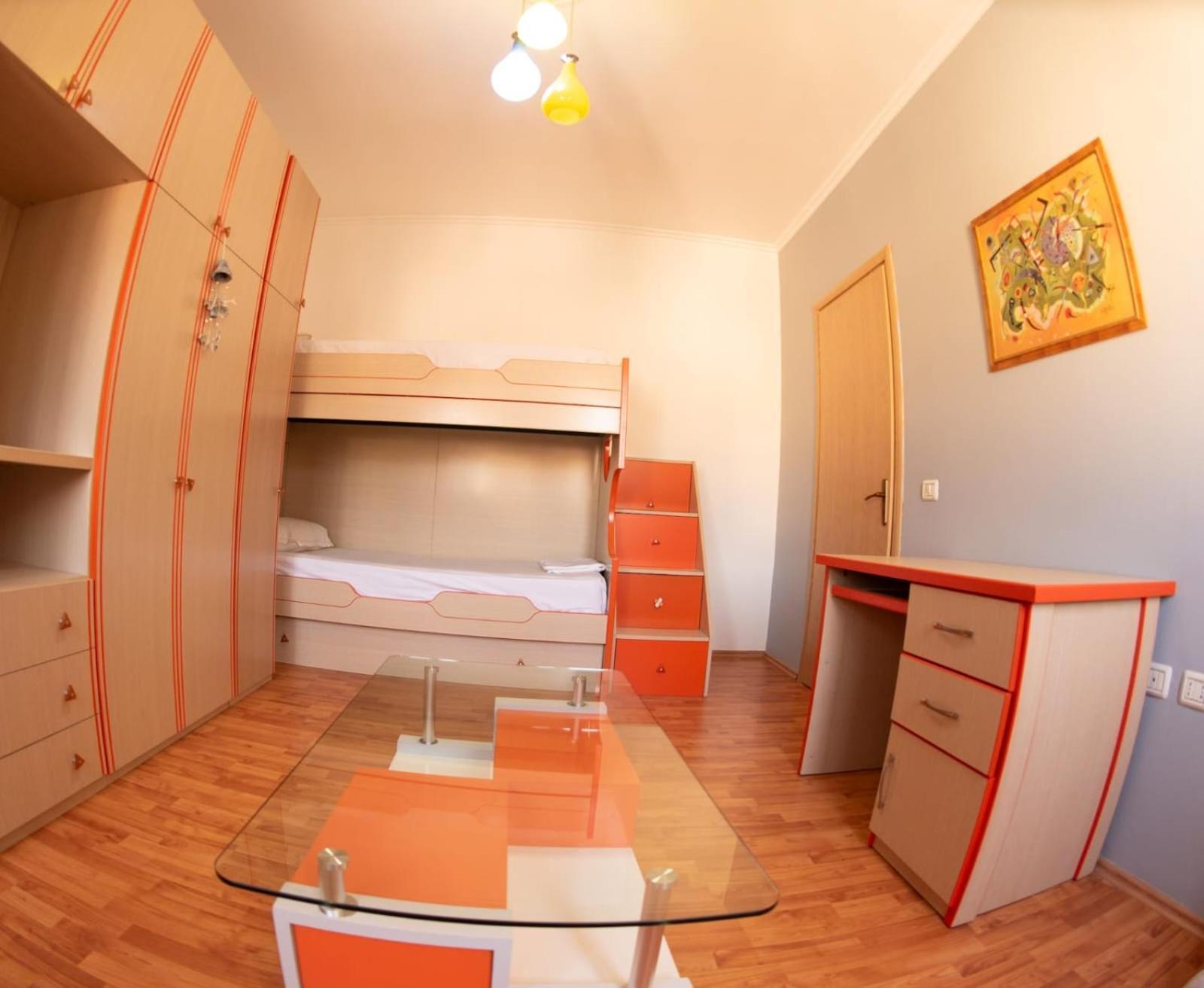 דירות בראט Apartament Egzoni City Center מראה חיצוני תמונה