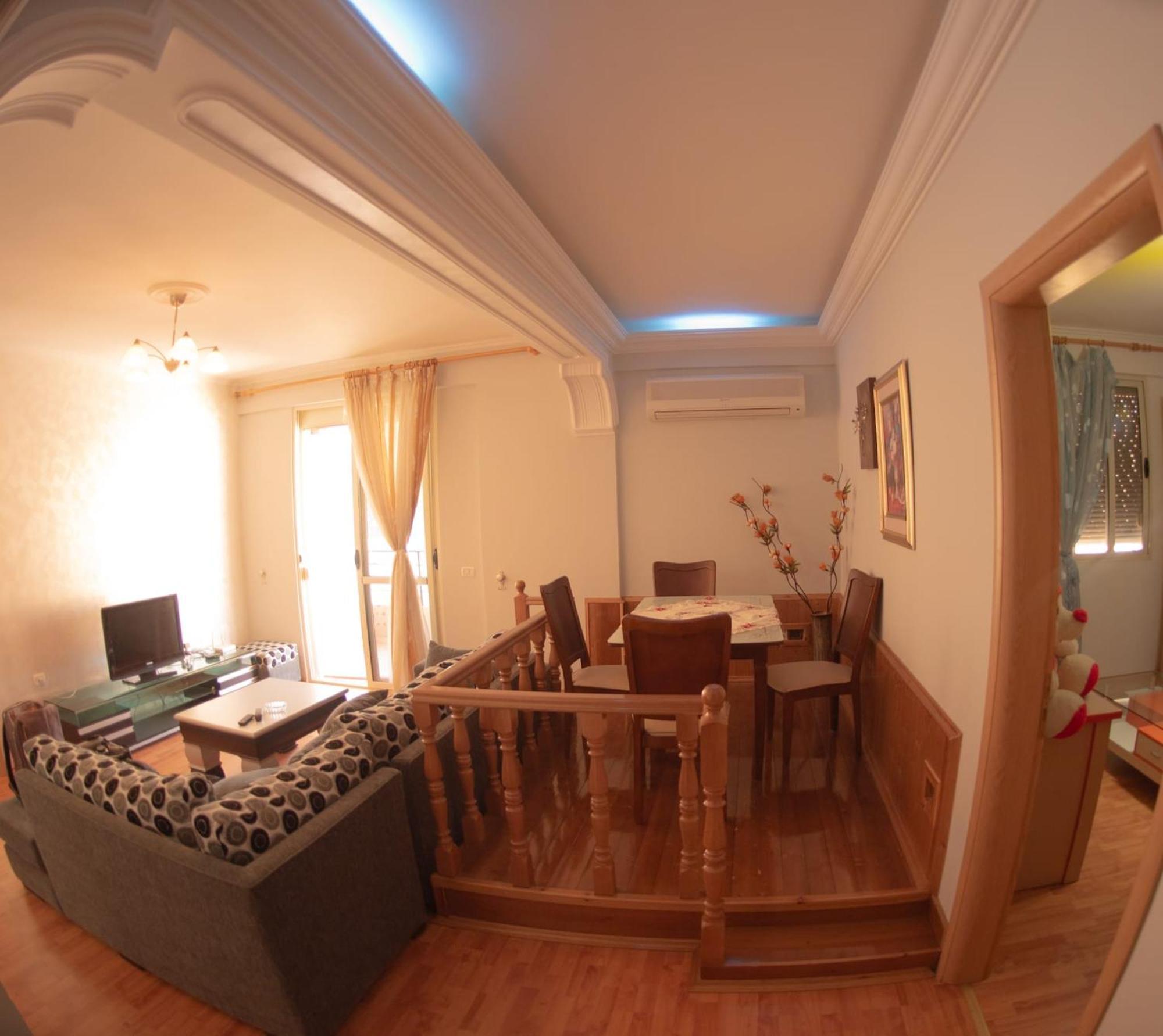 דירות בראט Apartament Egzoni City Center מראה חיצוני תמונה